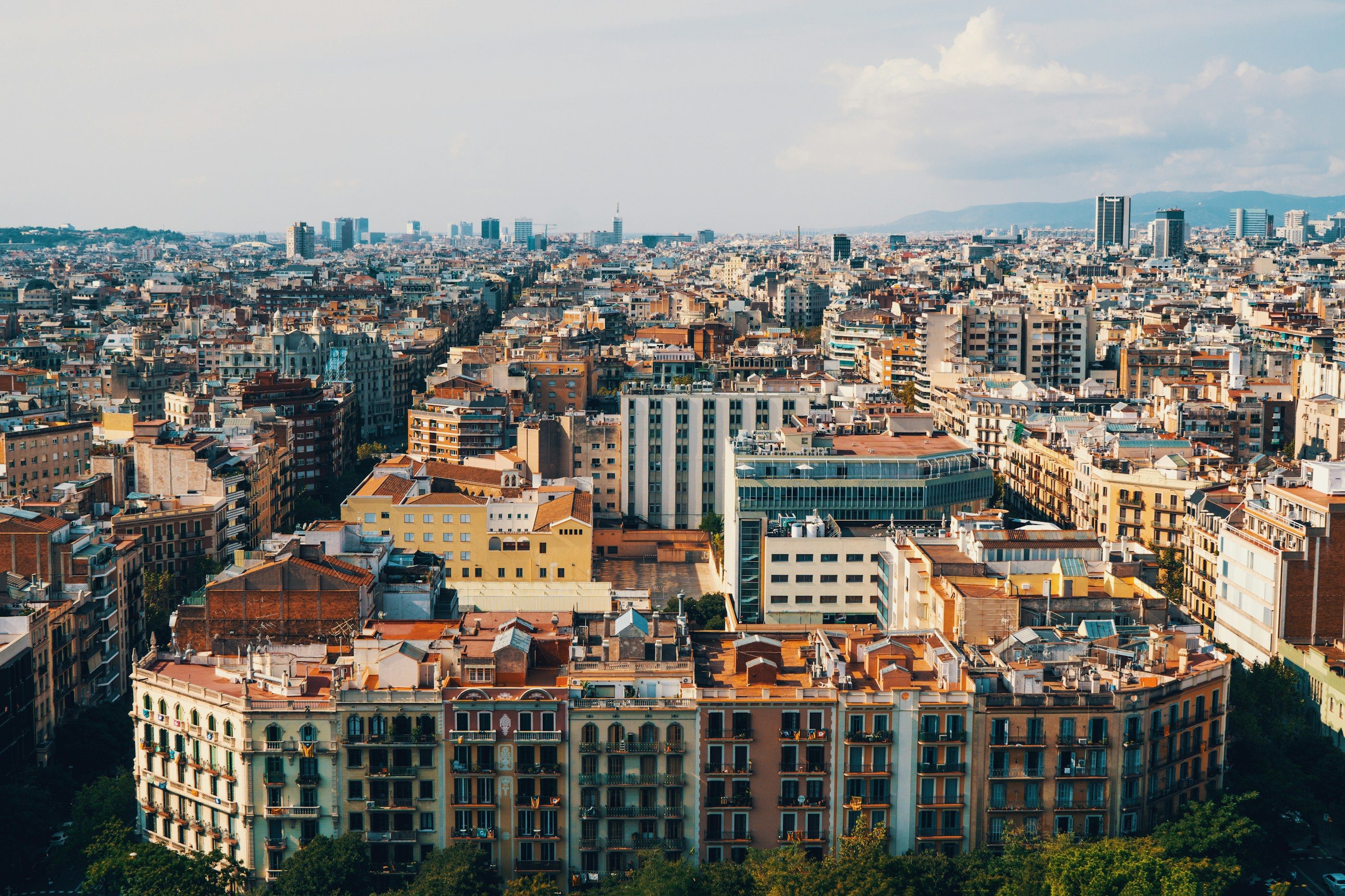 Vista aérea del Eixample de Barcelona al atardecer